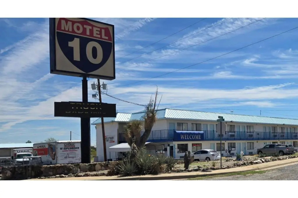Motel 10