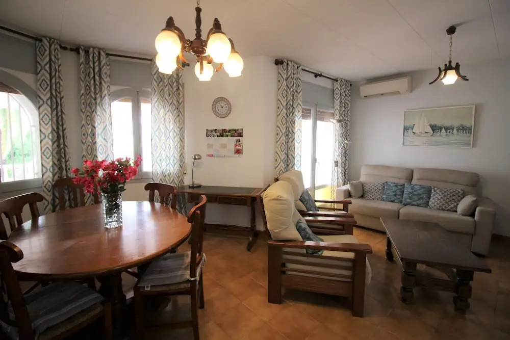 Elegant Family Villa With Pool, Mooring