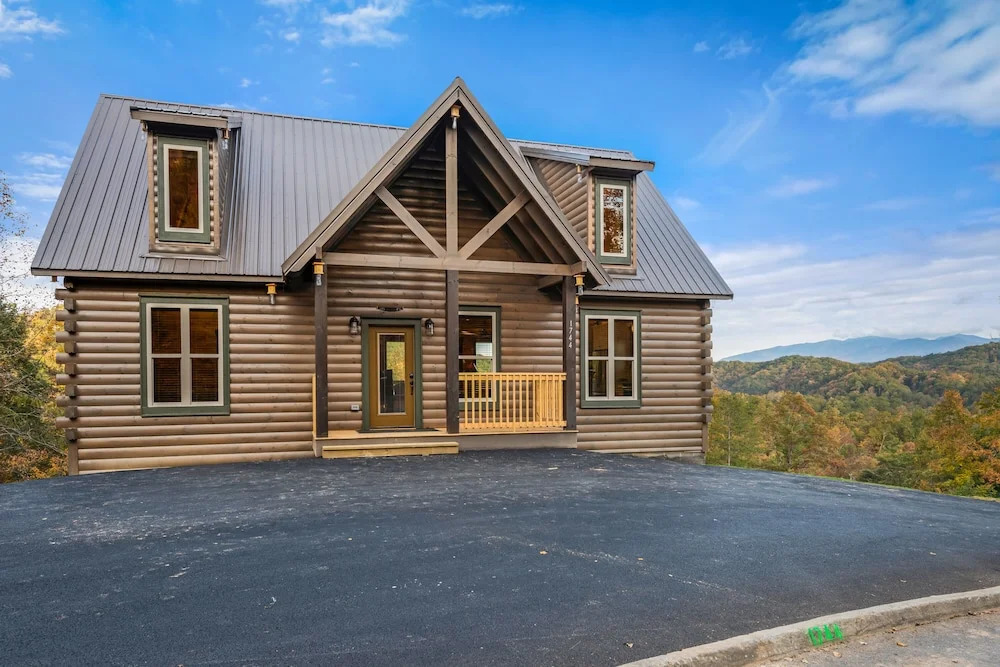 Luxe Mountain-view W/ Hot Tub 2 Bedroom Cabin