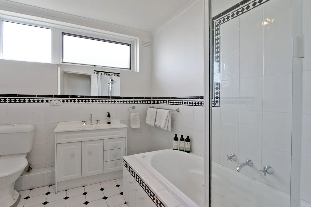 Elwood Seaside 2 Bed Retreat