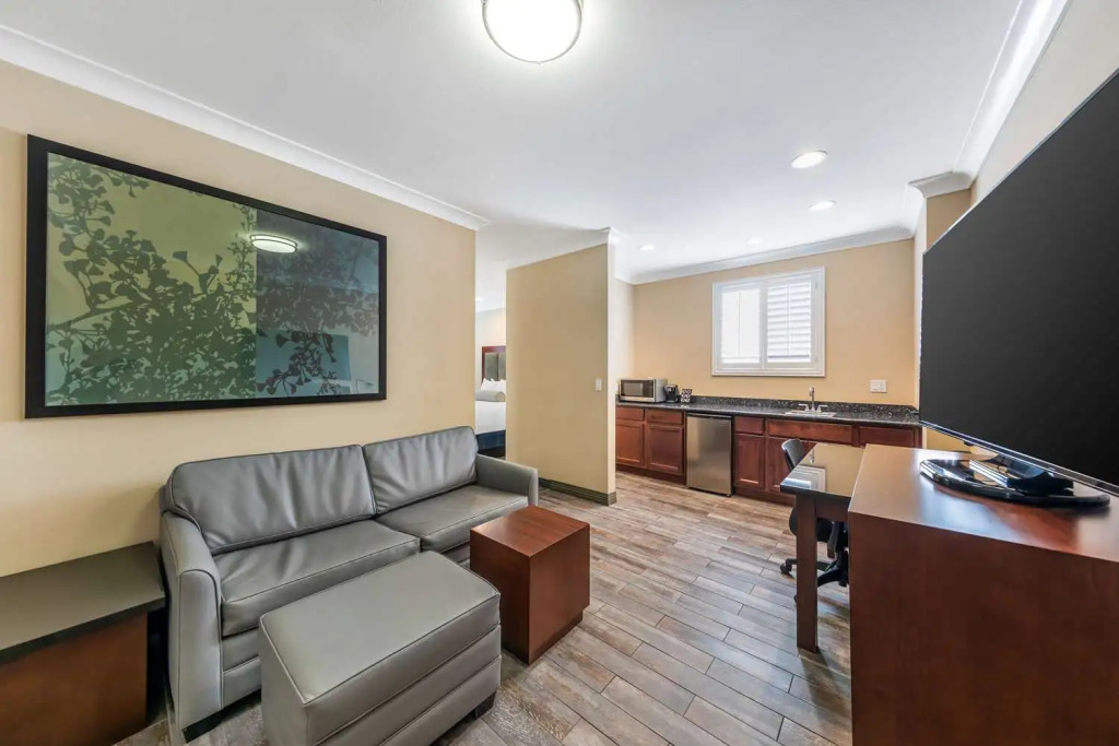 Best Western PLUS Avita Suites