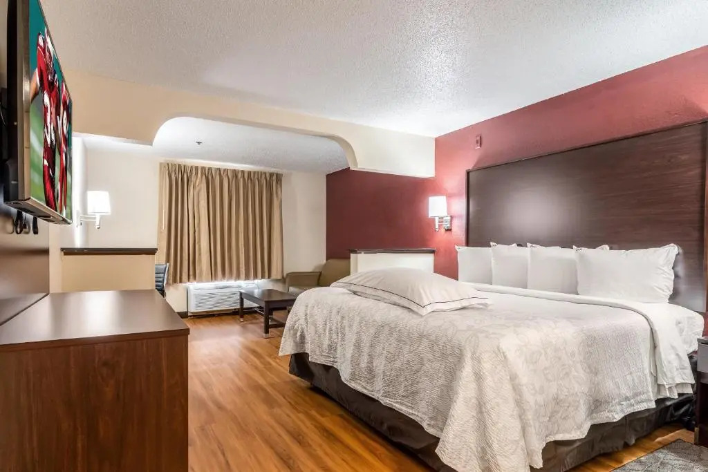 Red Roof PLUS+ & Suites Atlanta Airport South