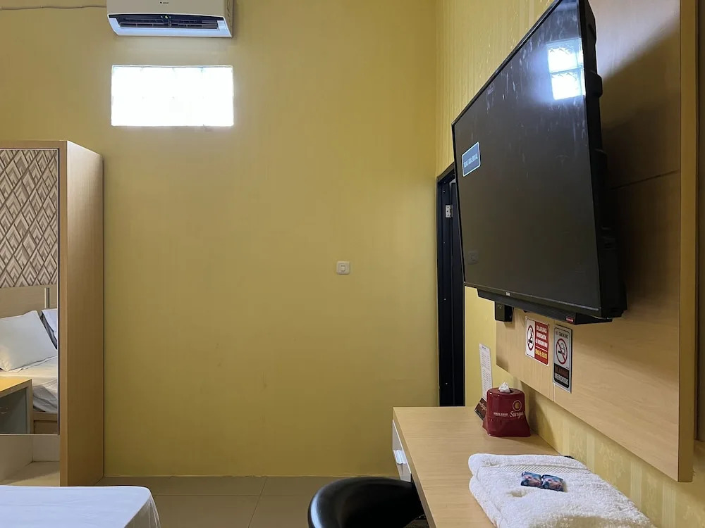 Hotel O Batodupi Guesthouse Syariah Near Buttu Kasambi