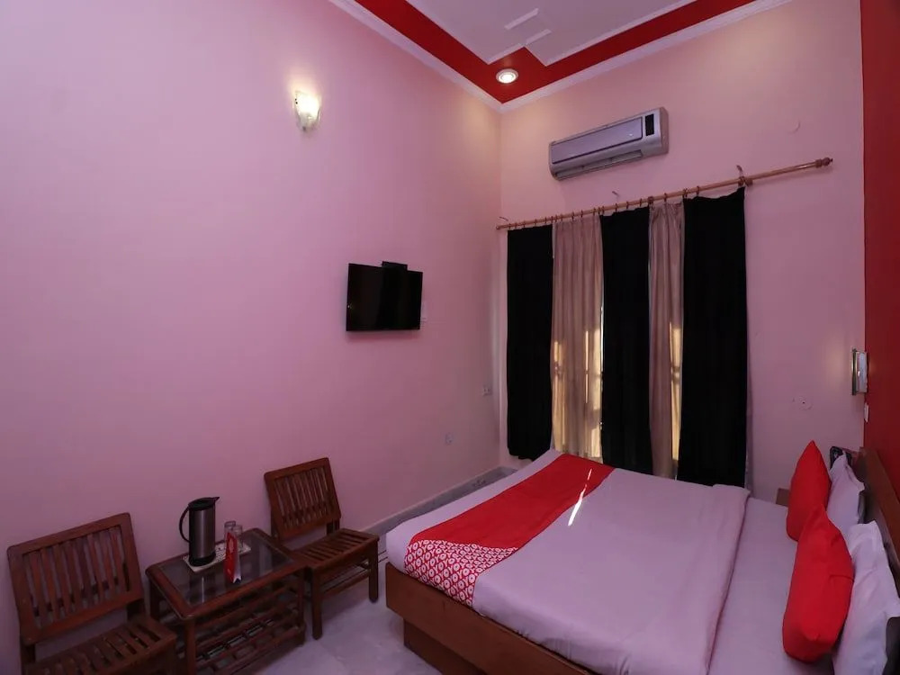 Hotel Laxmi Palace Near ISBT Dehradun