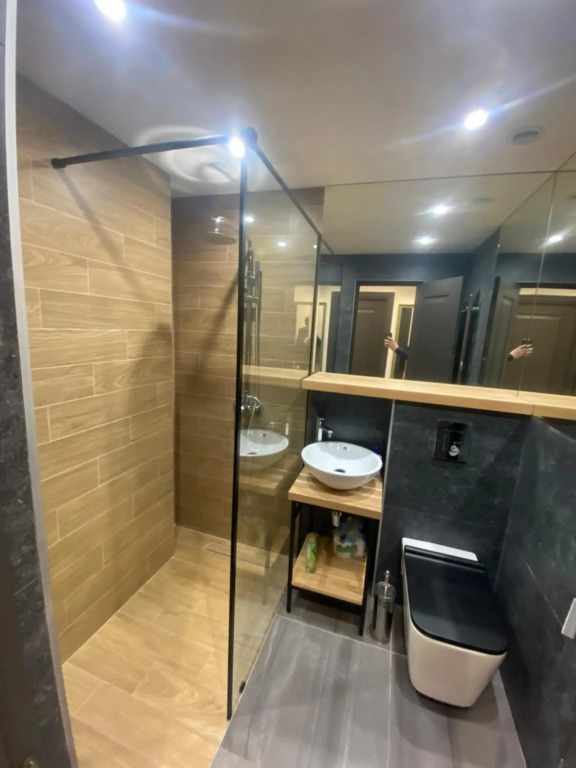 Luxury flat in 100 meters from republic square.
