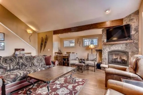 Fox Run 5 Br home by RedAwning