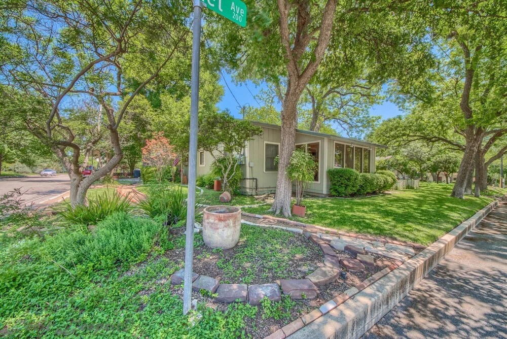 1880 Market Plaza Haus TS 360