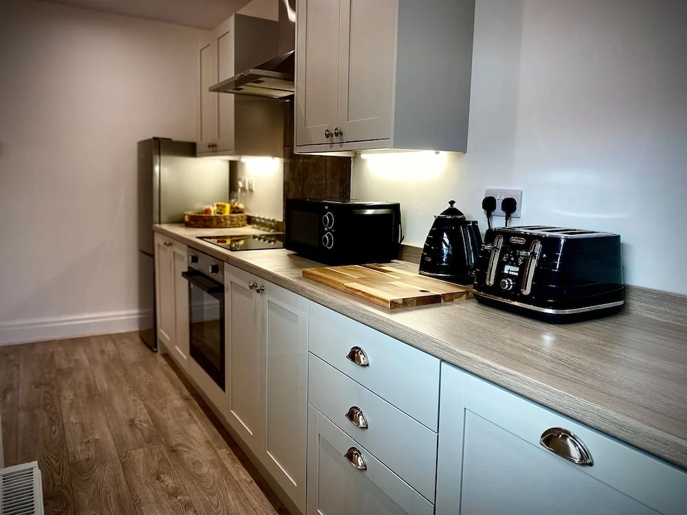 Family modern 3 bedroom Hot Tub House- Sleeps 6