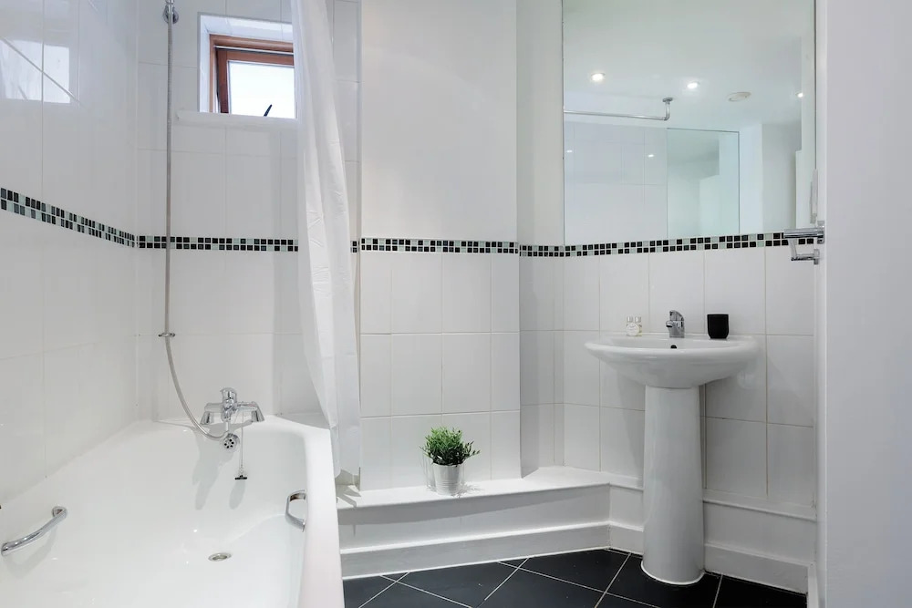 Modern Apartment in Bow