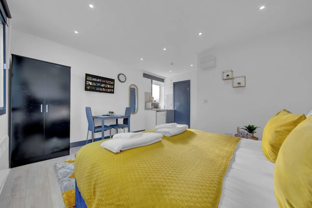 Inviting 1-bed House in Feltham