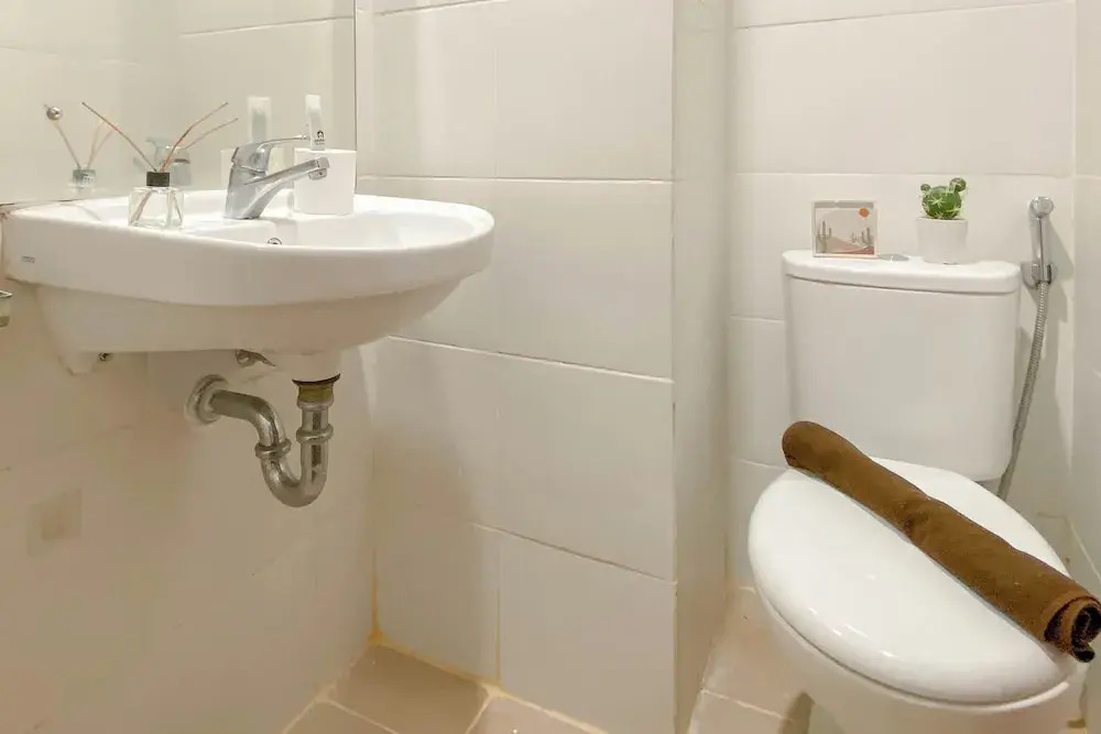 Warm And Simple 1Br Apartment At Vittoria Residence