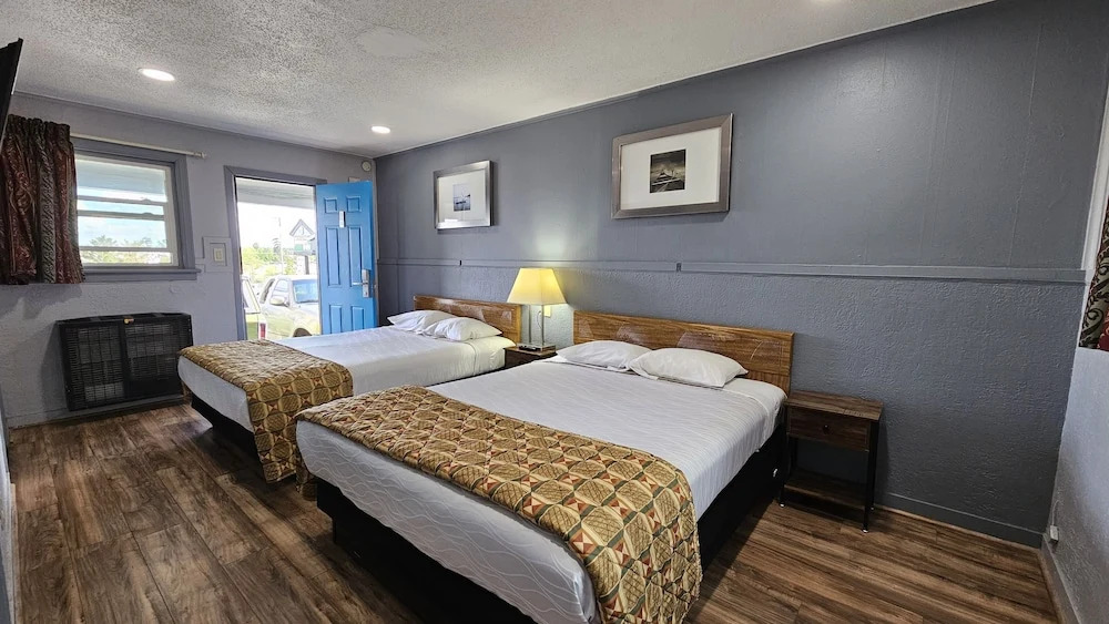 Travelers Inn