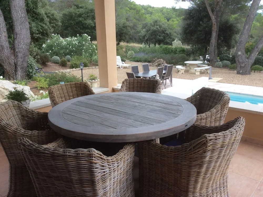 Stylish Villa With Heated Swimming Pool Close to the Lovely L'isle-sur-la-sorgue