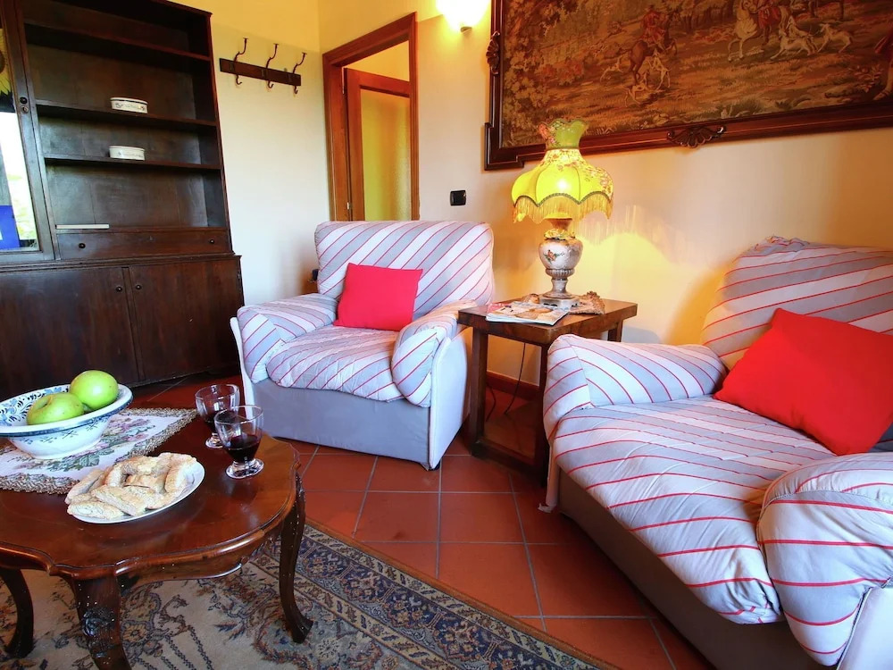 Attractively Furnished Apartment on a Large Estate in the Chianti Region