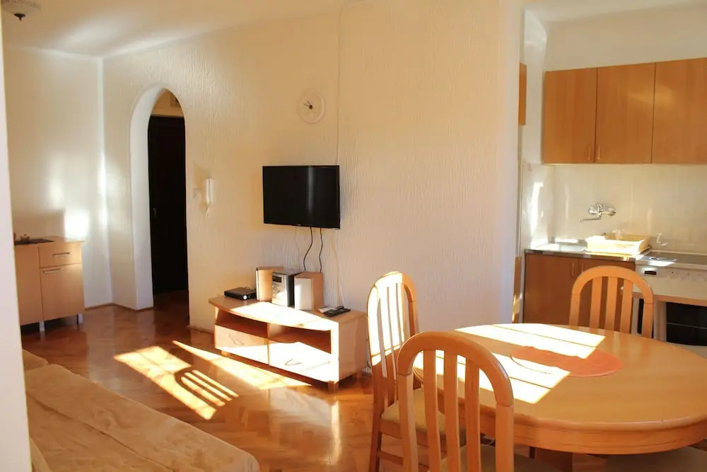 Sunny Family Apartment