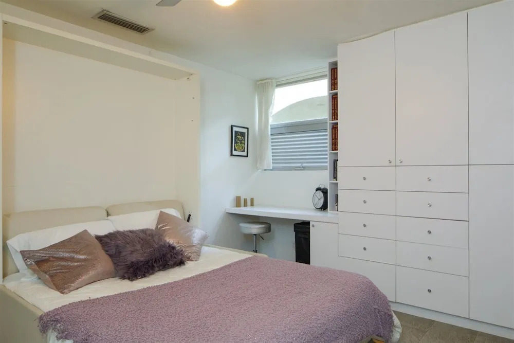 Miami Regatta House