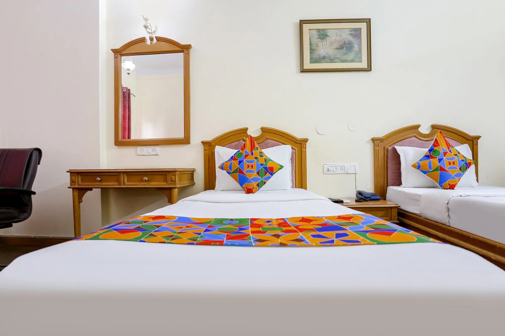 FabHotel Altus - DLF CyberHub, Gurugram