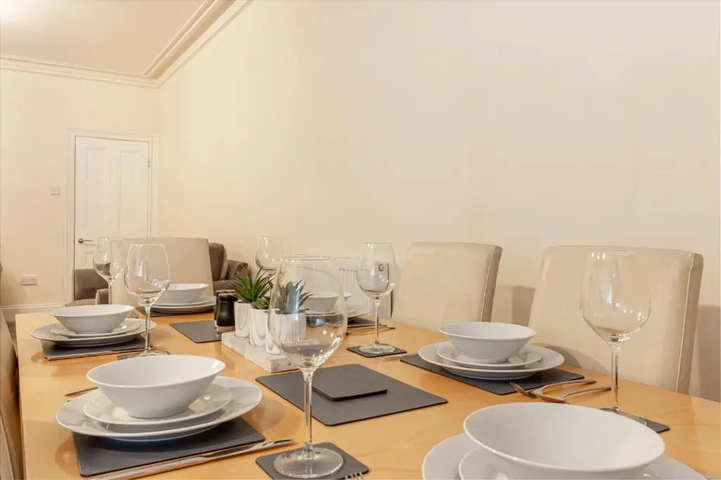 Beautiful 4 Bed House Worcester City Centre