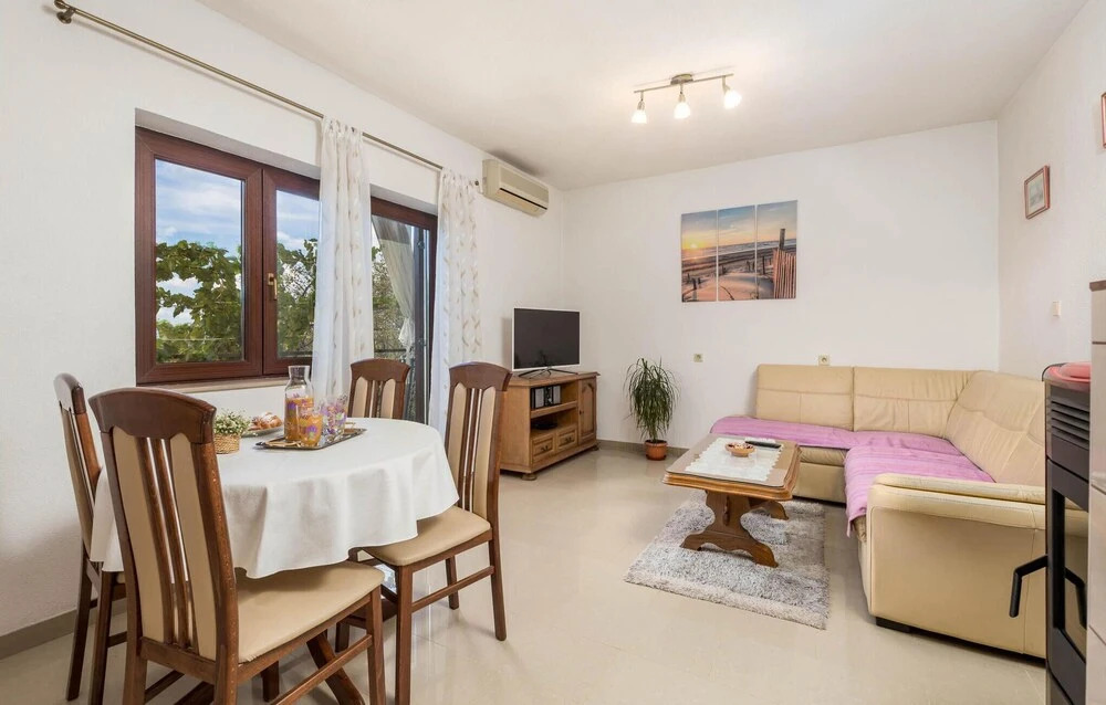 Nice Apartment in Sv. Juraj With Wifi and 2 Bedrooms