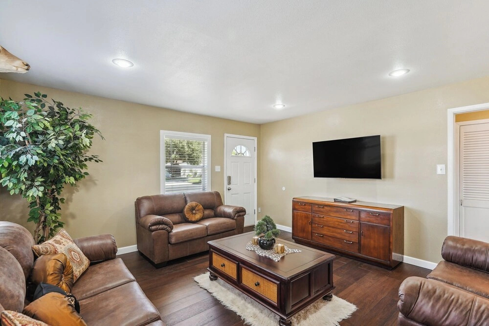 Quaint Midland Home ~ 1 Mi to Downtown!