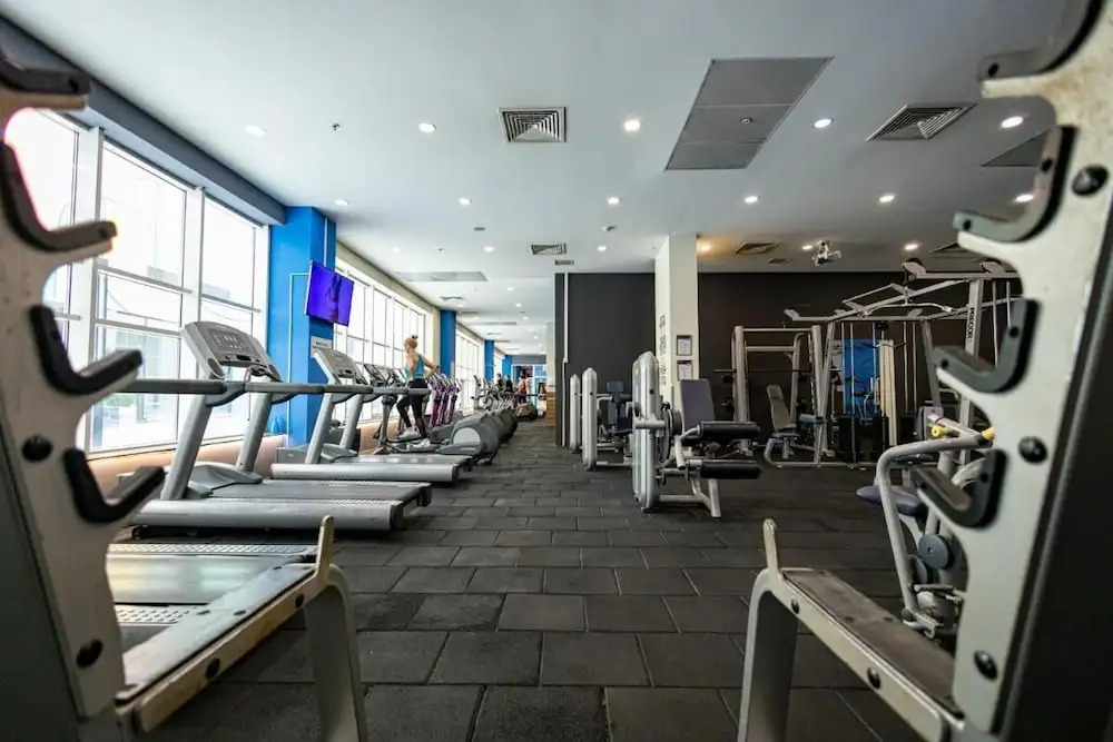 18th Floor Condo With Pool & Fitness Center