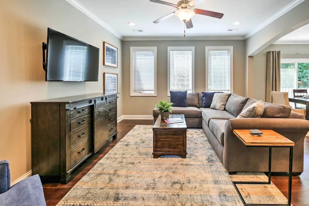 Downtown Townhome; Walk to Dine & Shop on Broad St