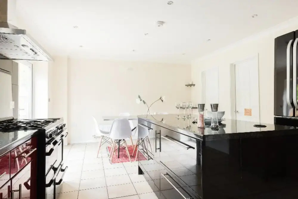 The Homerton Cottage - Spacious & Charming 5bdr Home