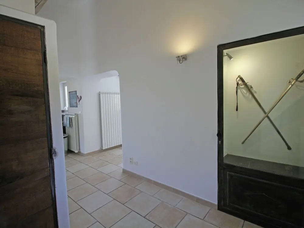 Beautiful, renovated Bastide with private pool and panoramic views, 3km from Apt