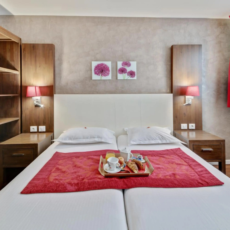 HOTEL RESTAURANT PARIS PACIFIC PARIS-VILLEJUIF- PRES DU METRO LHAY LES ROSES LIGNE 14 - Direct PARIS-AEROPORT ORLY ET INSTITUT GUSTAVE ROUSSY