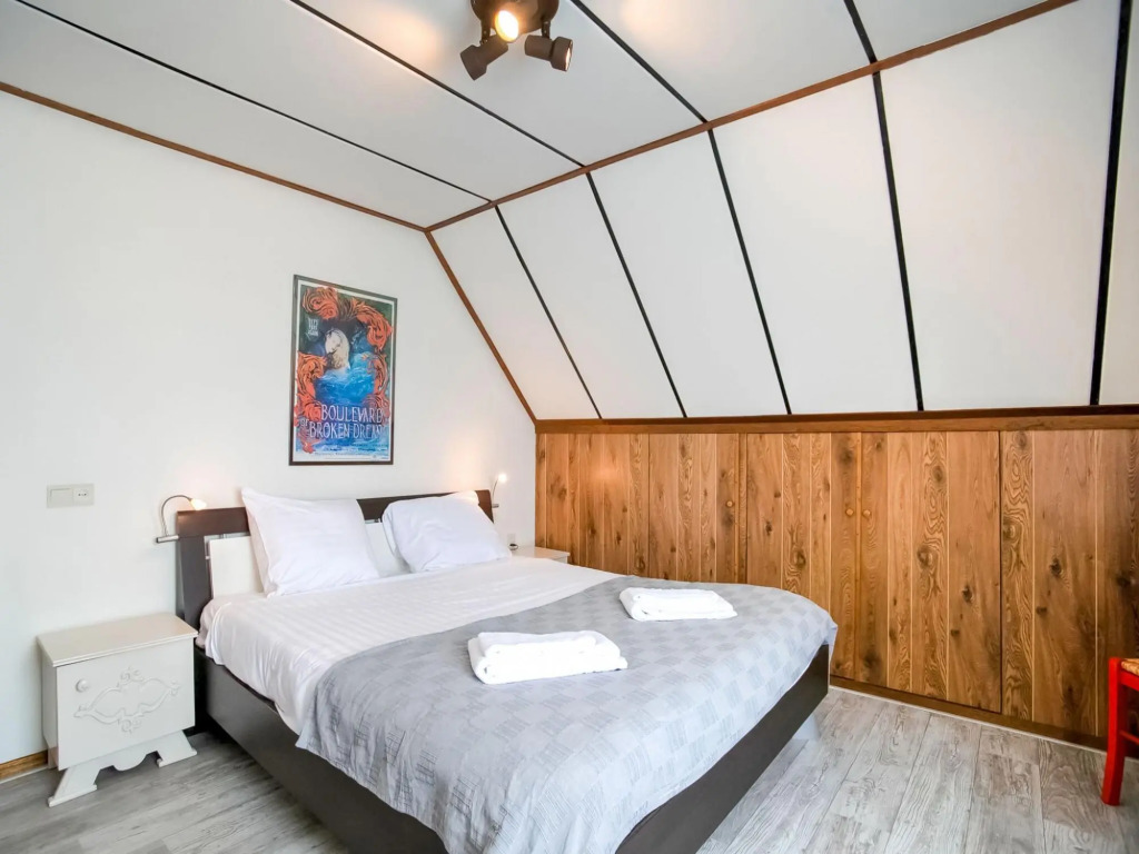 Spacious Holiday Home close to the Efteling in Nieuwkuijk with Terrace