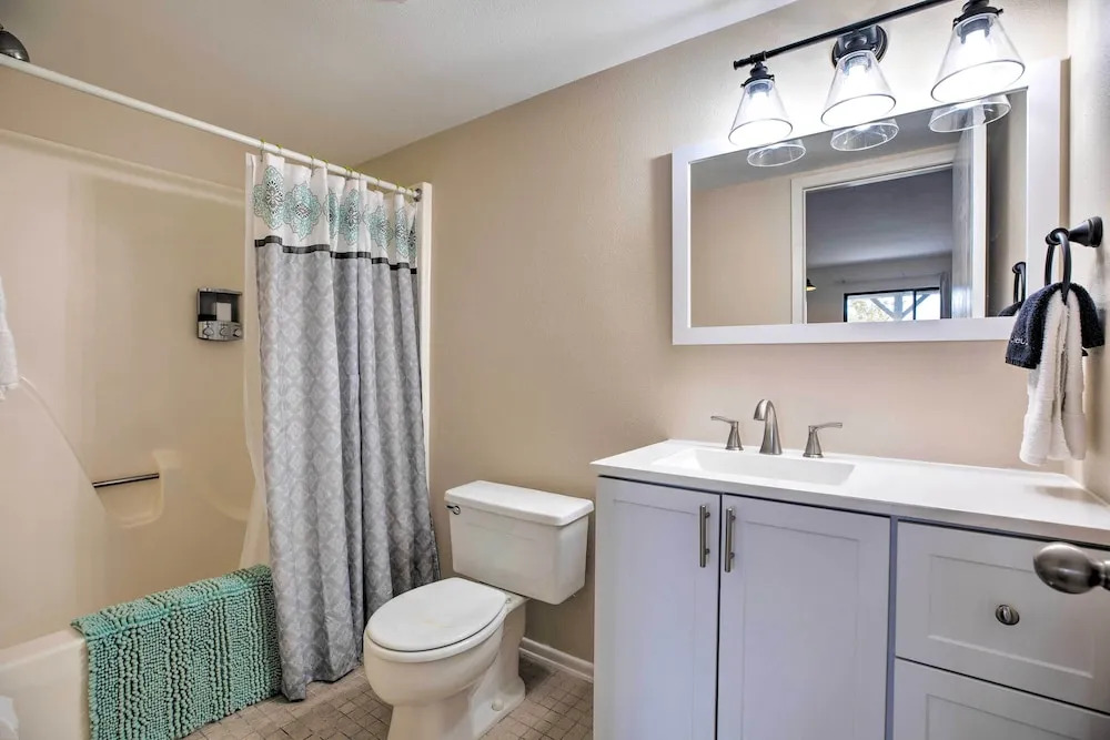 Resort-style Lake Ozark Gem: Brand New Hot Tub!