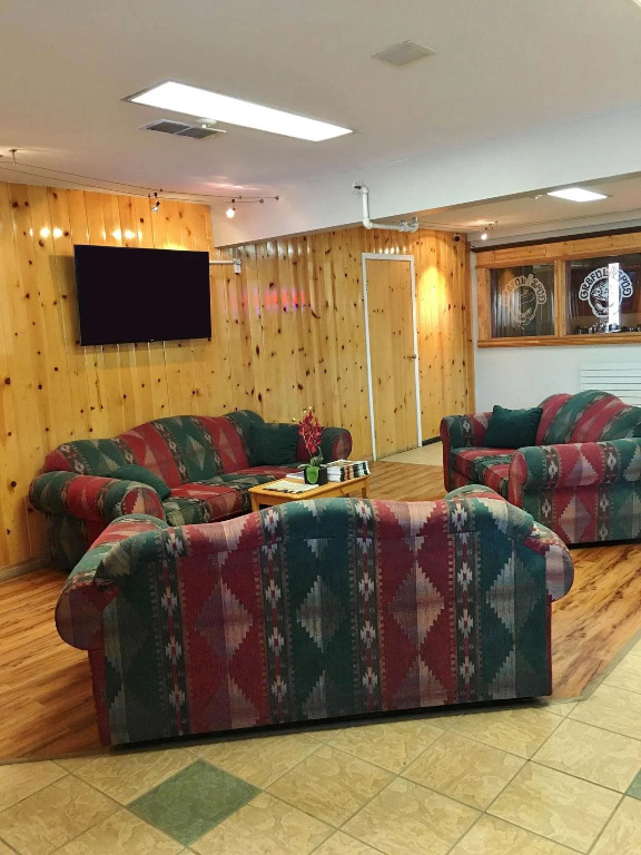 Canadas Best Value Inn- Riverview Hotel