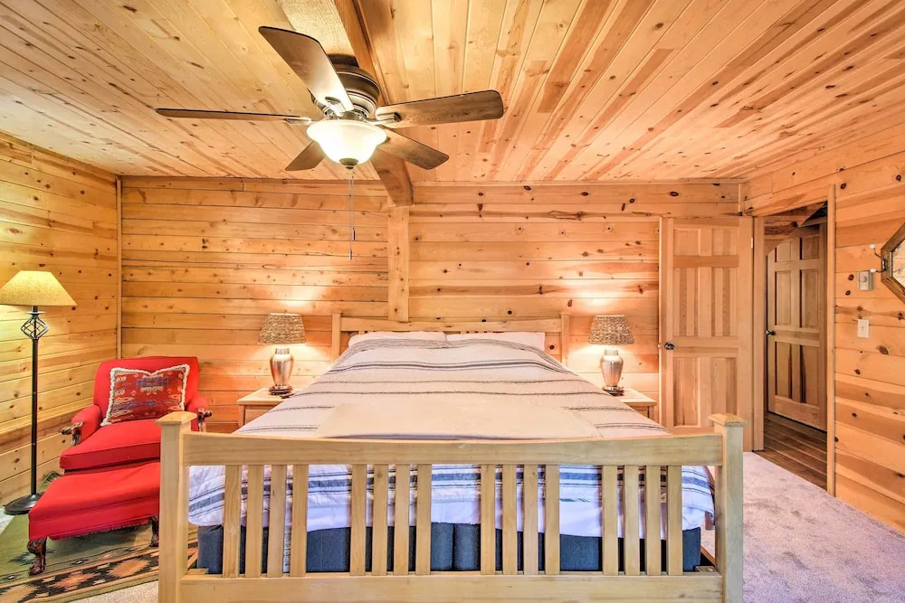 Pinetop-Lakeside Cabin w/ Deck: Hike, Ski & Golf