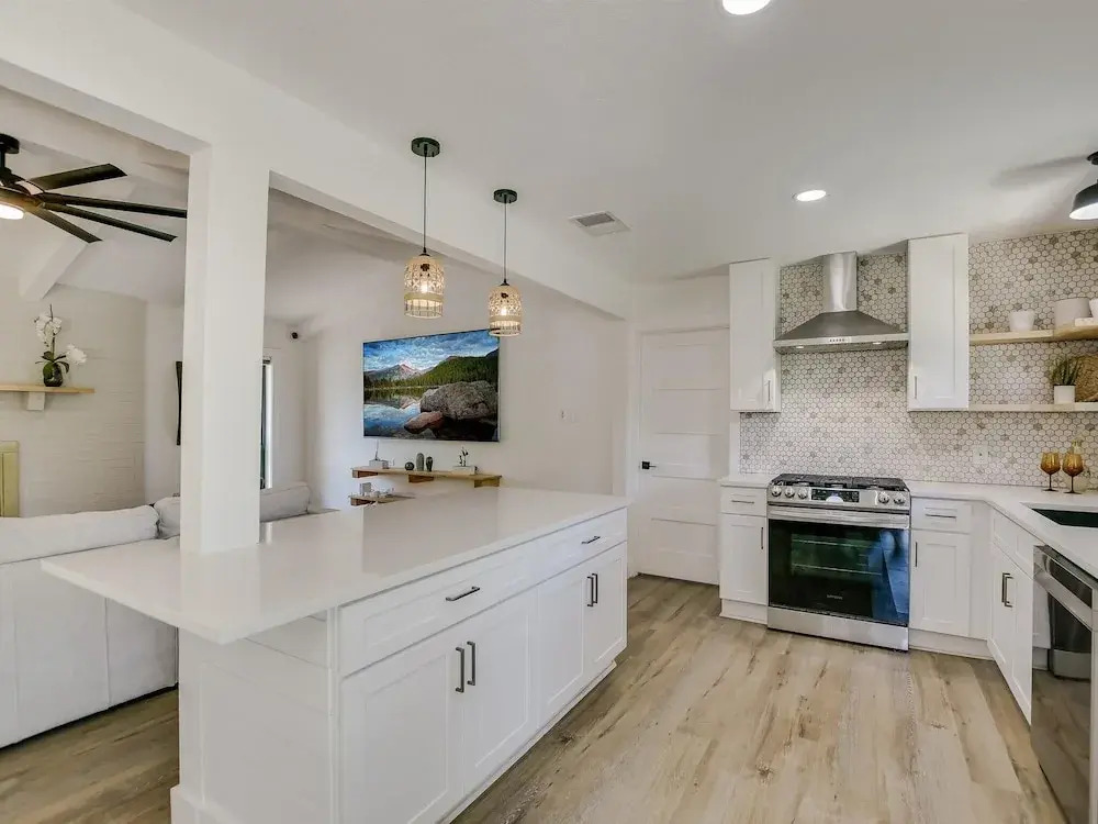 Charming Ranch Home Near Dell With Cocktail Pool