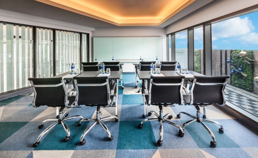 Holiday Inn Express Bangkok Soi Soonvijai by IHG