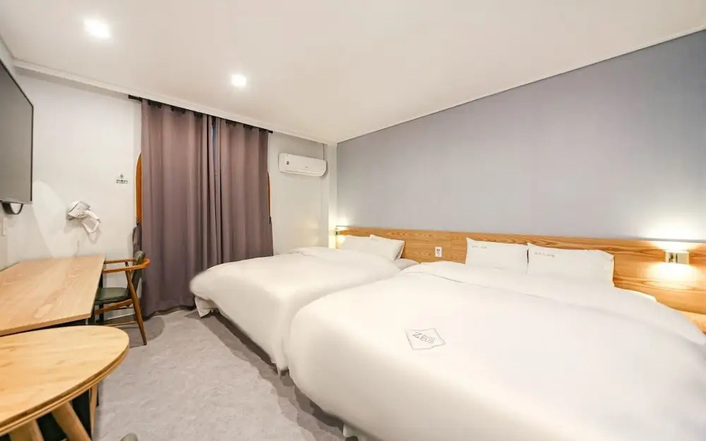 Zeus Motel