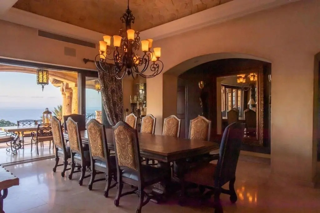 Stunning 6BD Pedregal Villa Maria