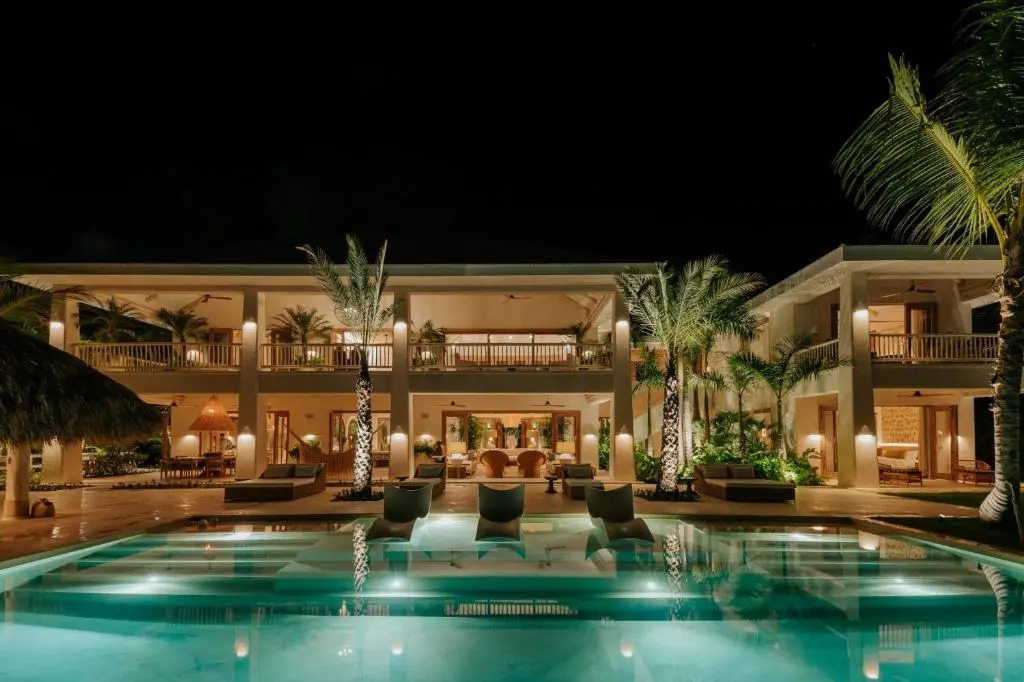 Unique mediterranean-style villa with golf and lake view in luxury beach resort