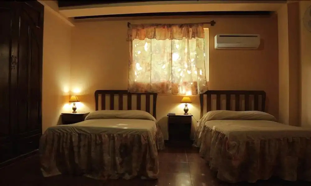 Colin's Hotel