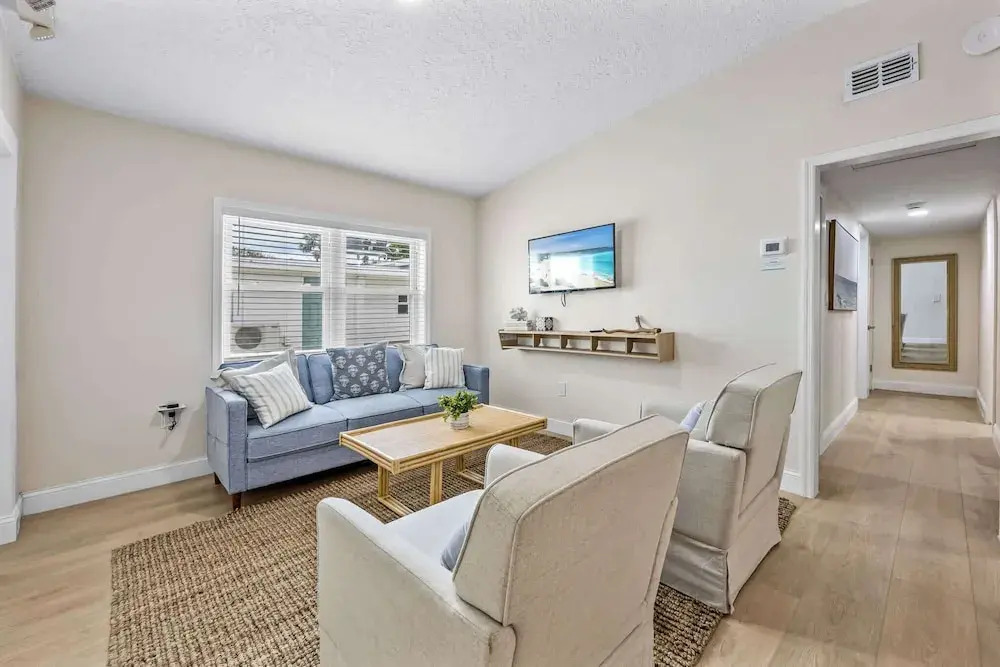 Welcome to The Drift Your Laid-back Beach Escape in Cocoa Beach! 2/2