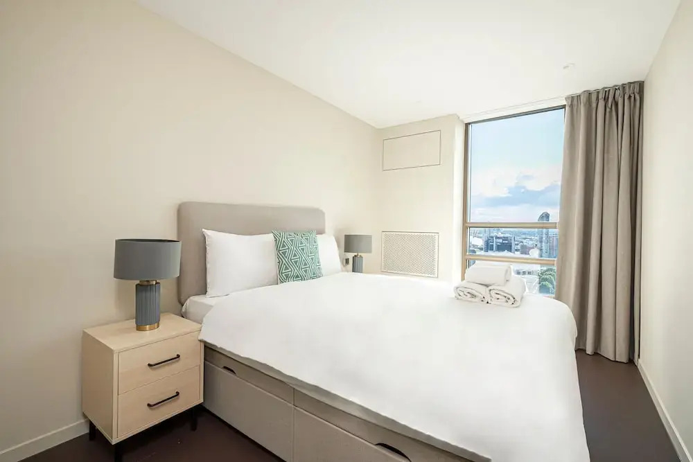 Stylish Three-bedroom Apartment in Poplar