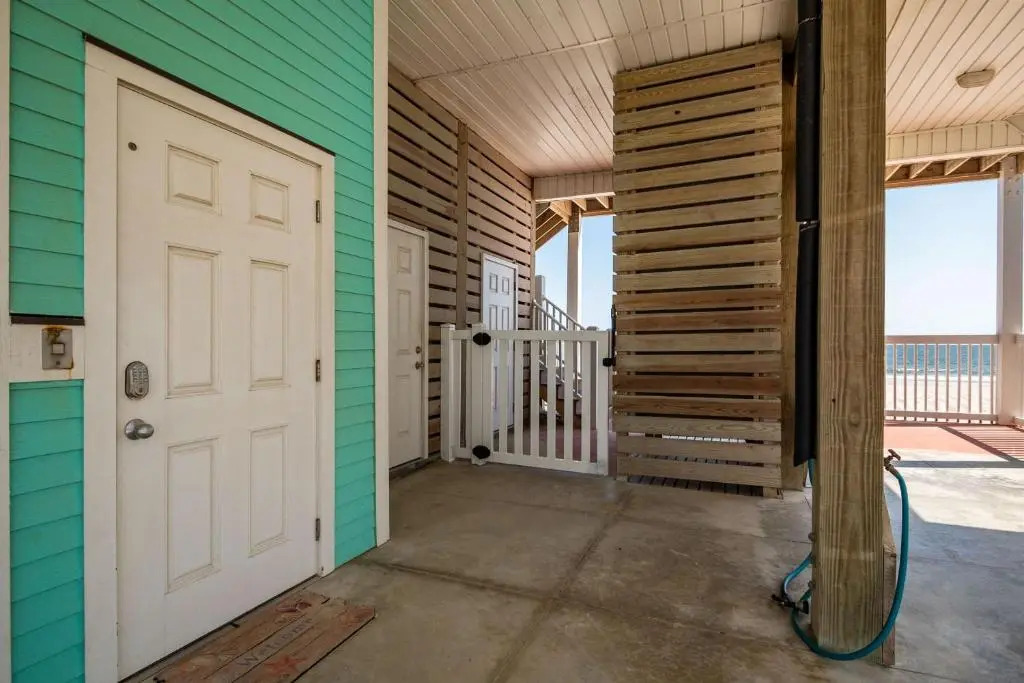 The Salty Dog by Oak Island Accommodations