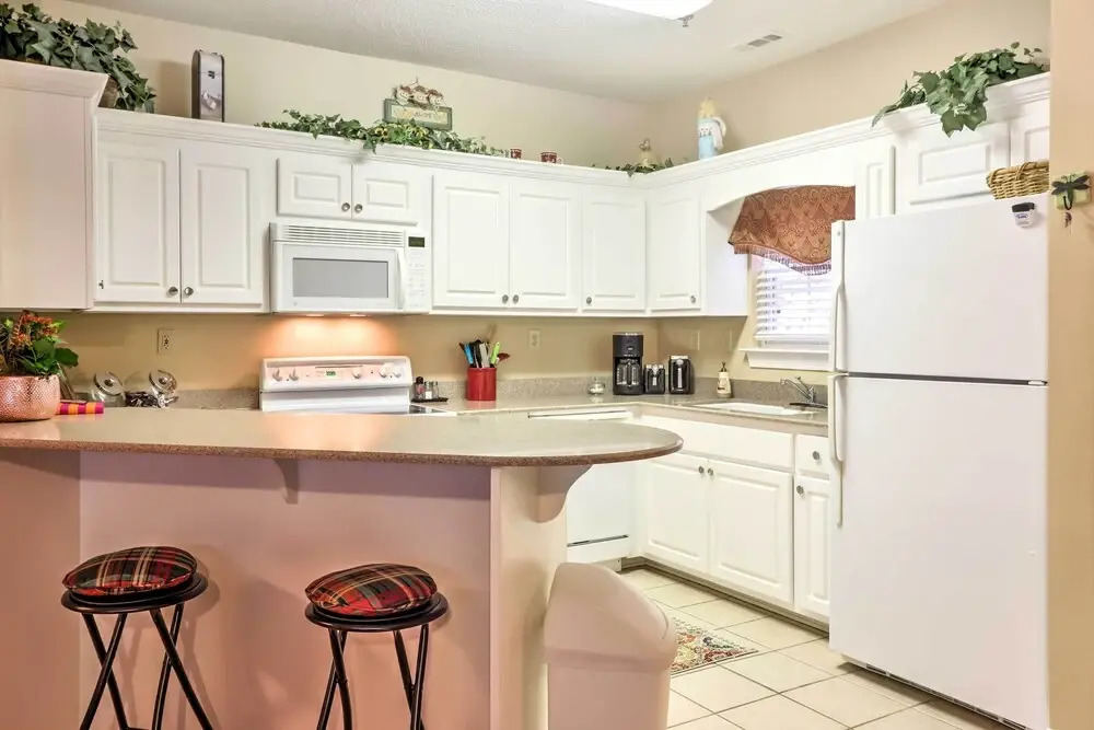 Condo on Kingwood Golf Course ~ 3 Mi to Main St!