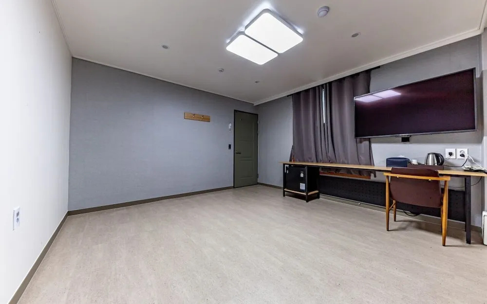 Zeus Motel