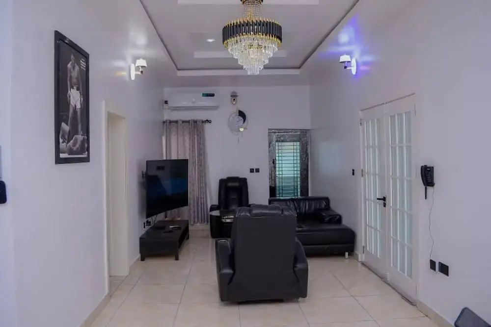 Bamgbose Apartments - Sleeps 2 - Parking - Balcony