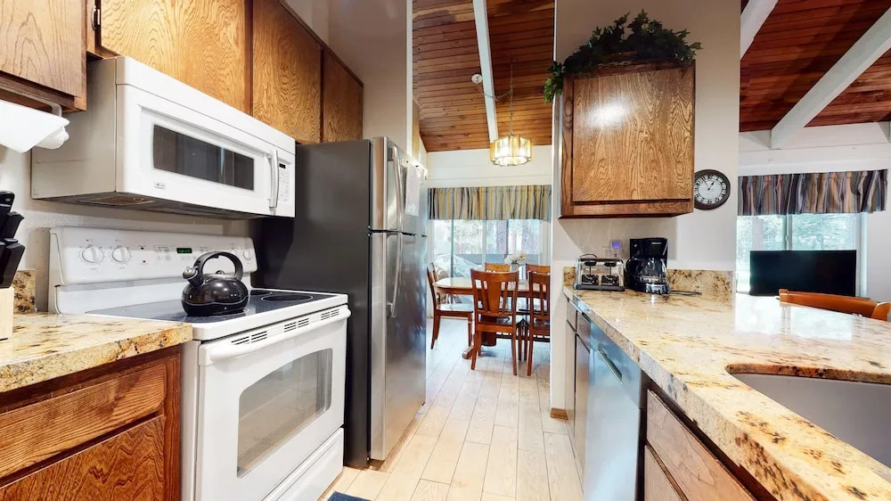 Horizons 4 188 Cozy Condo with Great Complex Amenities, On the Shuttle Route by RedAwning