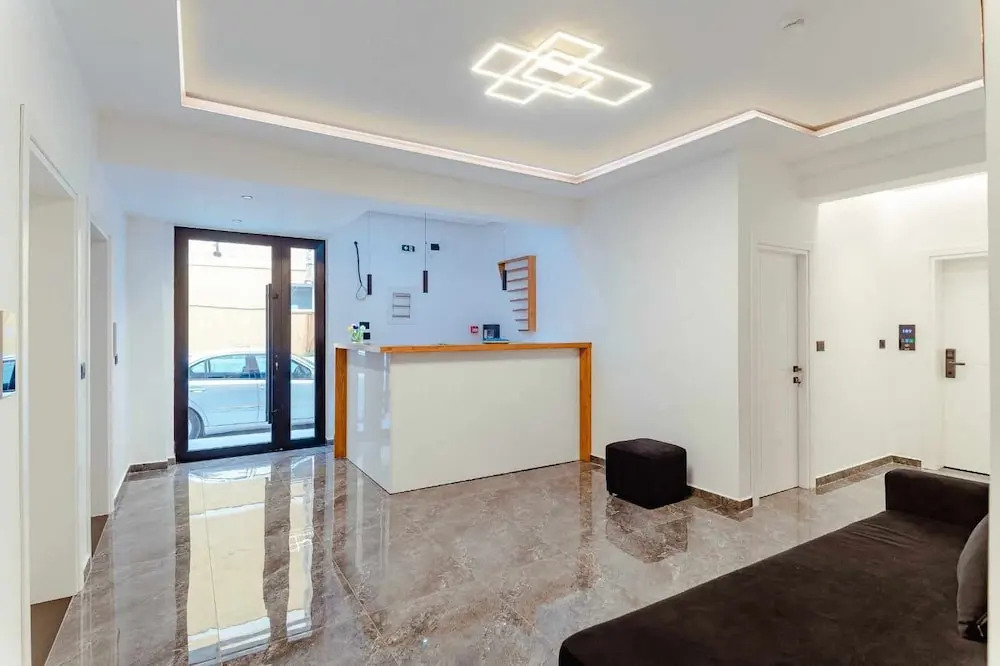 Gloal Suites & Residence