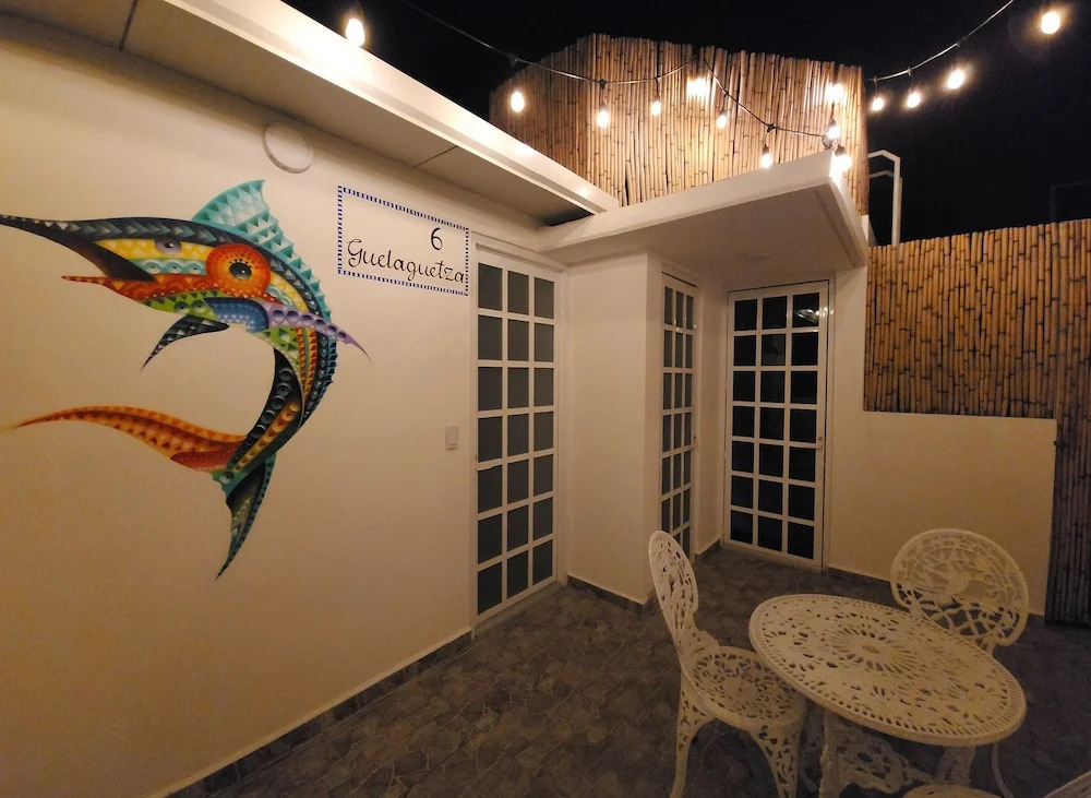 Hostal Guelaguetza Danza de la Pluma