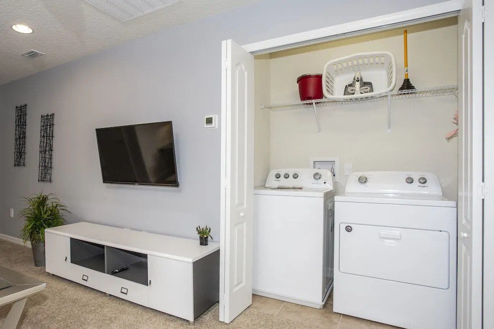 Luxury 5 Bedroom w Private Pool Close to Disney 8875