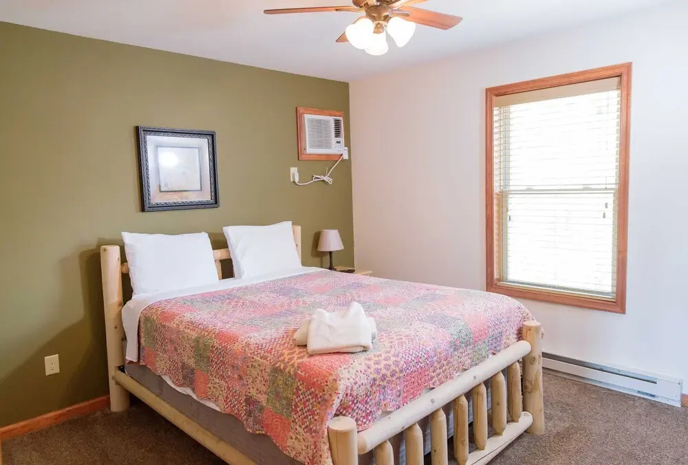 Boulder Field Lodge ~ HOT TUB ~ Free Linens